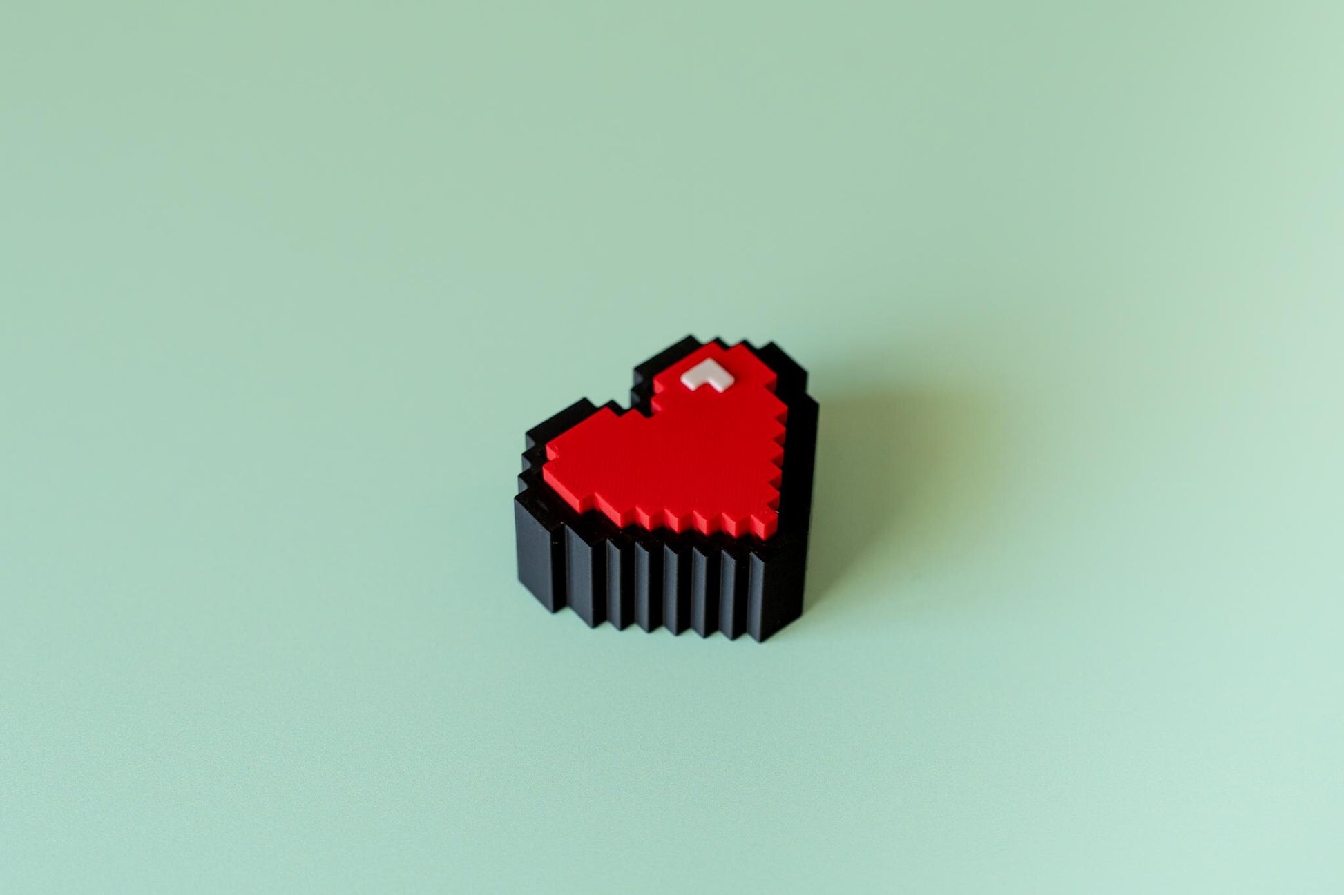 Retro 8‑Bit Heart Fidget Clicker - Pixel Style Sensory Desk Fidget with Keyring or Wrist Strap